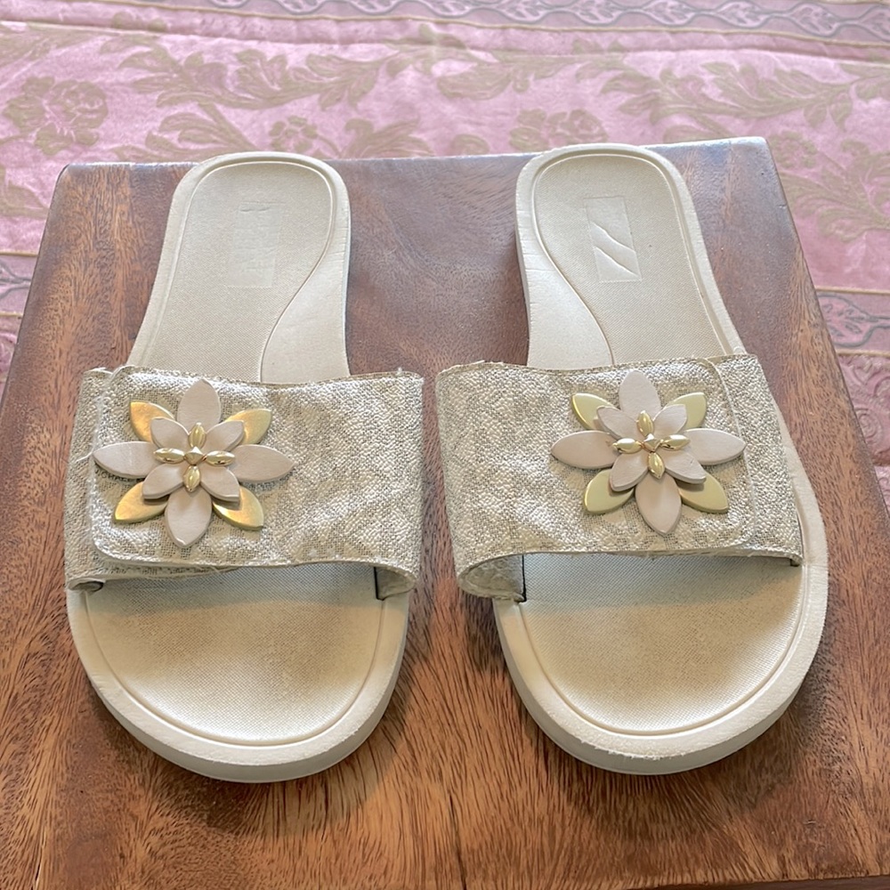 Michael Kors , Cream Flower Slide, Size 8, Velcro Closure for Excellent Fit